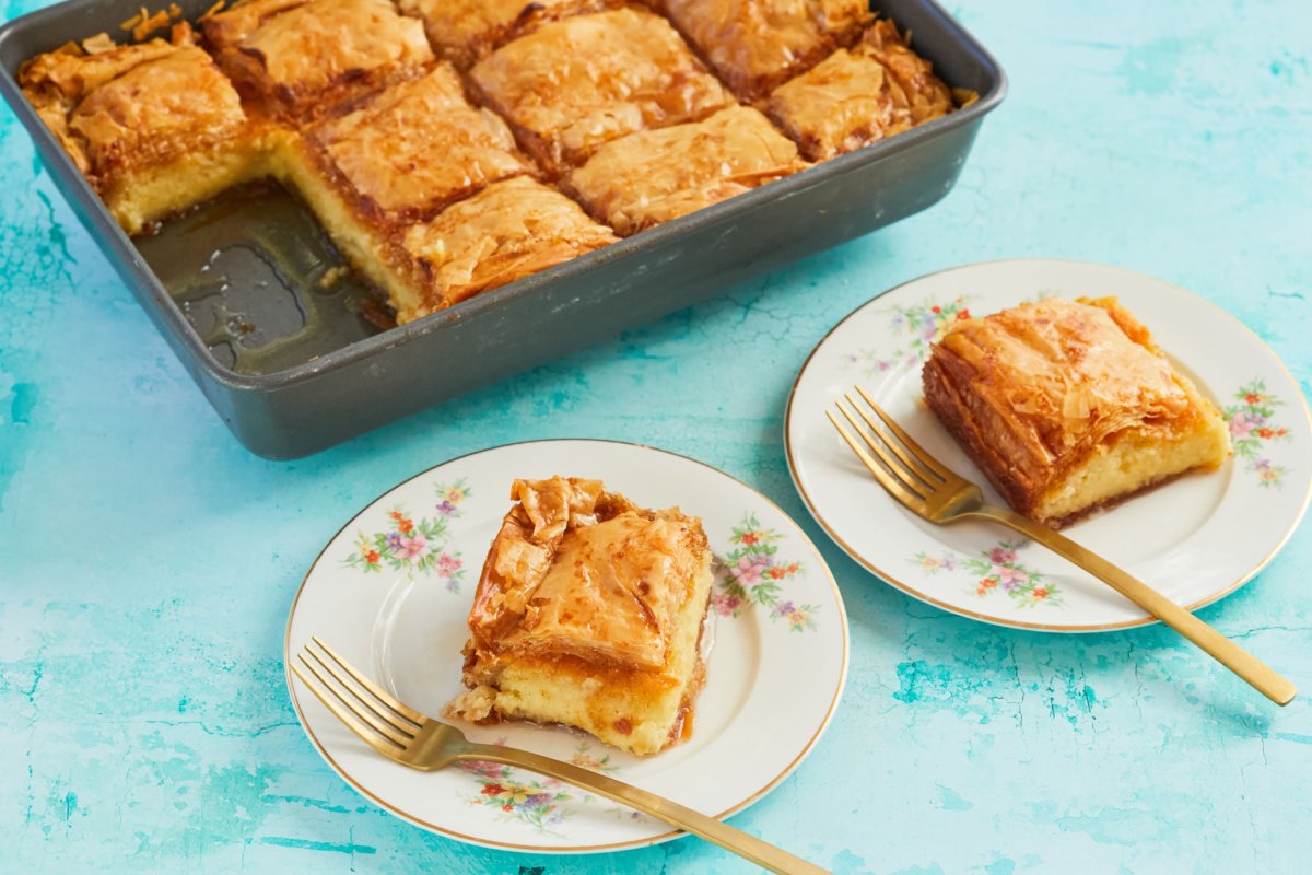 Aus Filoteig bereite ich ein griechisches Dessert zu. In der Mitte befindet sich eine köstliche Creme