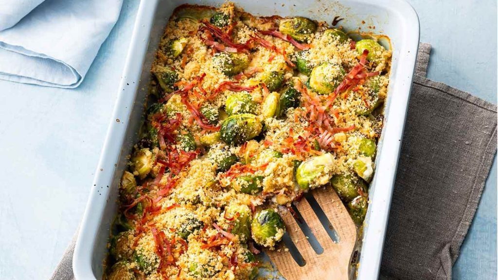 Überraschend lecker: Auflauf mit Rosenkohl, Birnen und gereiftem Käse
