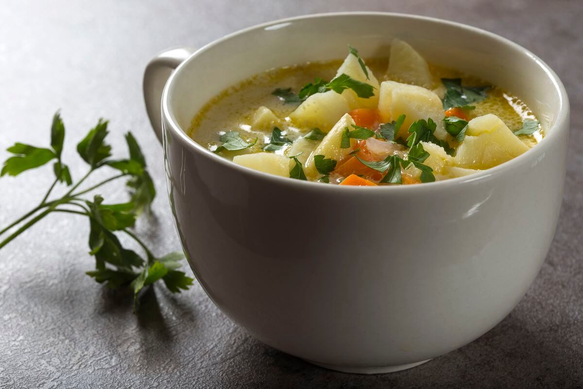 Wir lieben diese Herbstsuppe genauso wie Brühe. Sie ist sättigend und wärmend