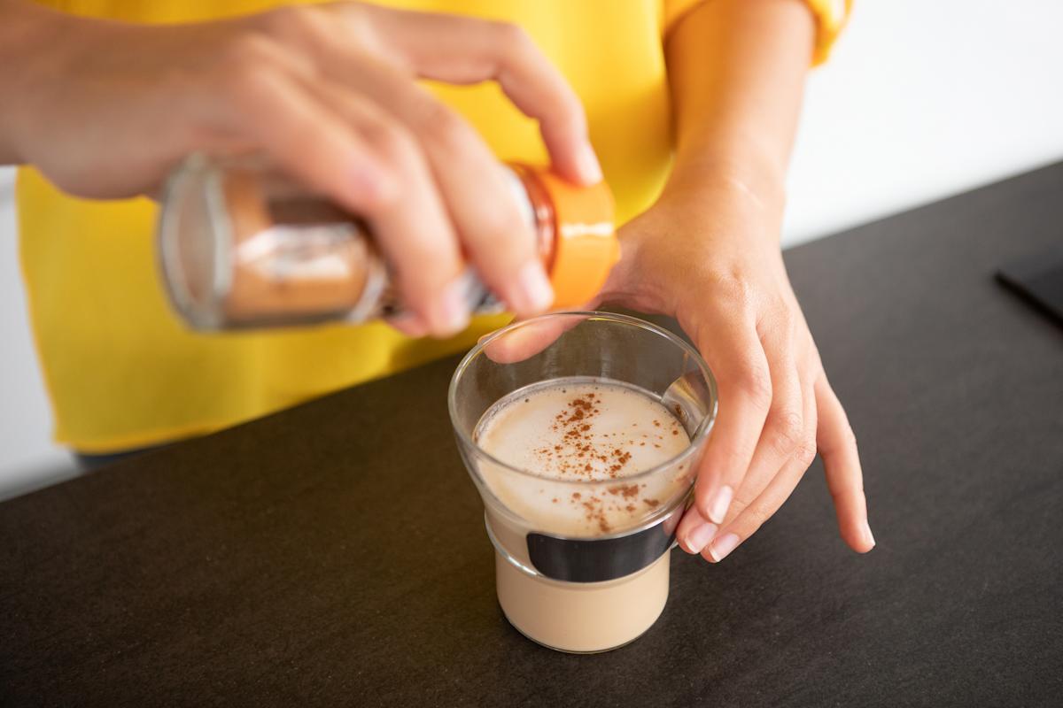 Die gesündesten Menschen fügen es anstelle von Milch in ihren Kaffee. Ein Teelöffel reicht aus