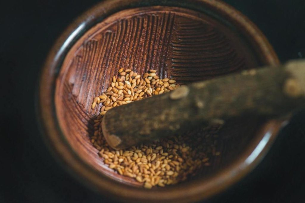 Wie Sie Sesamsamen in Ihre tägliche Ernährung integrieren können, um Ihr Wohlbefinden zu verbessern