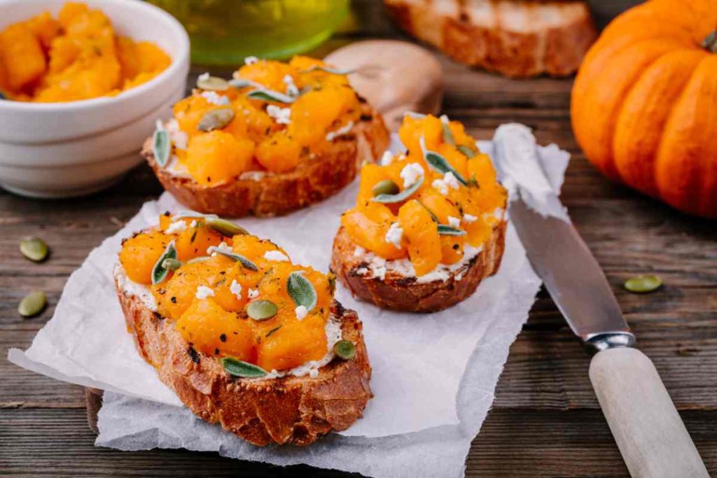 Es gibt nichts Besseres als einen Aufstrich auf frischem Brot. Farbe, Aroma und Geschmack, wie es sich für den Herbst gehört