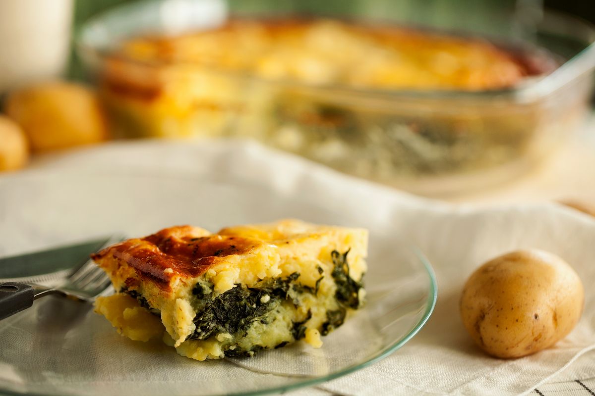 Mehlfreie Ernährung: Wie man einen Auflauf mit Hähnchen und Spinat zum Mittag- oder Abendessen zubereitet