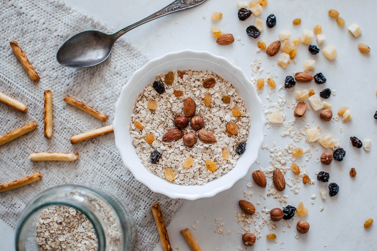 Fügen Sie es anstelle von Milch oder Joghurt zu Ihrem Haferbrei hinzu. Ihr Bauch wird endlich flach und Sie werden sich besser fühlen.