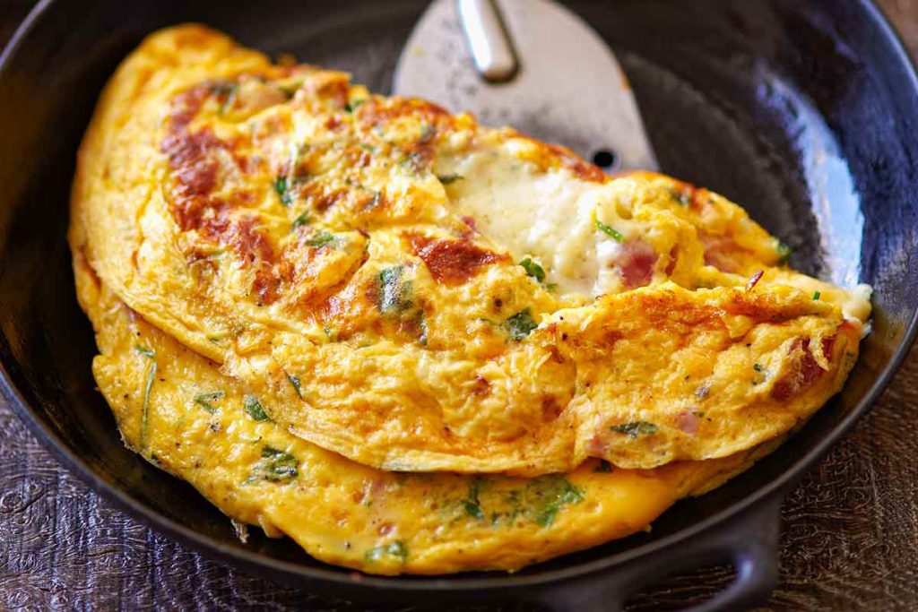 Mein Markenrezept für einen Quarkomelett aus der Pfanne. In nur 5 Minuten ist ein leckeres und nahrhaftes Frühstück fertig