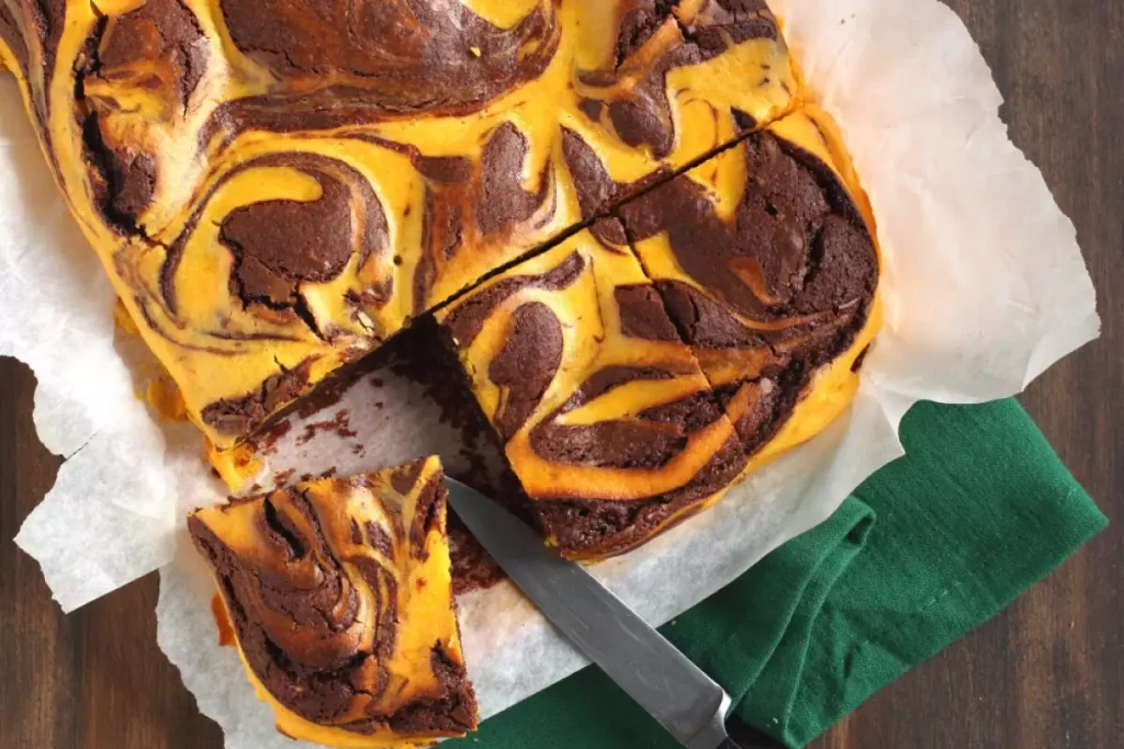 Das ist der schönste Kuchen in Deutschland, den ich je probiert habe. Der Kürbis-Zebra-Kuchen wird jedem schmecken