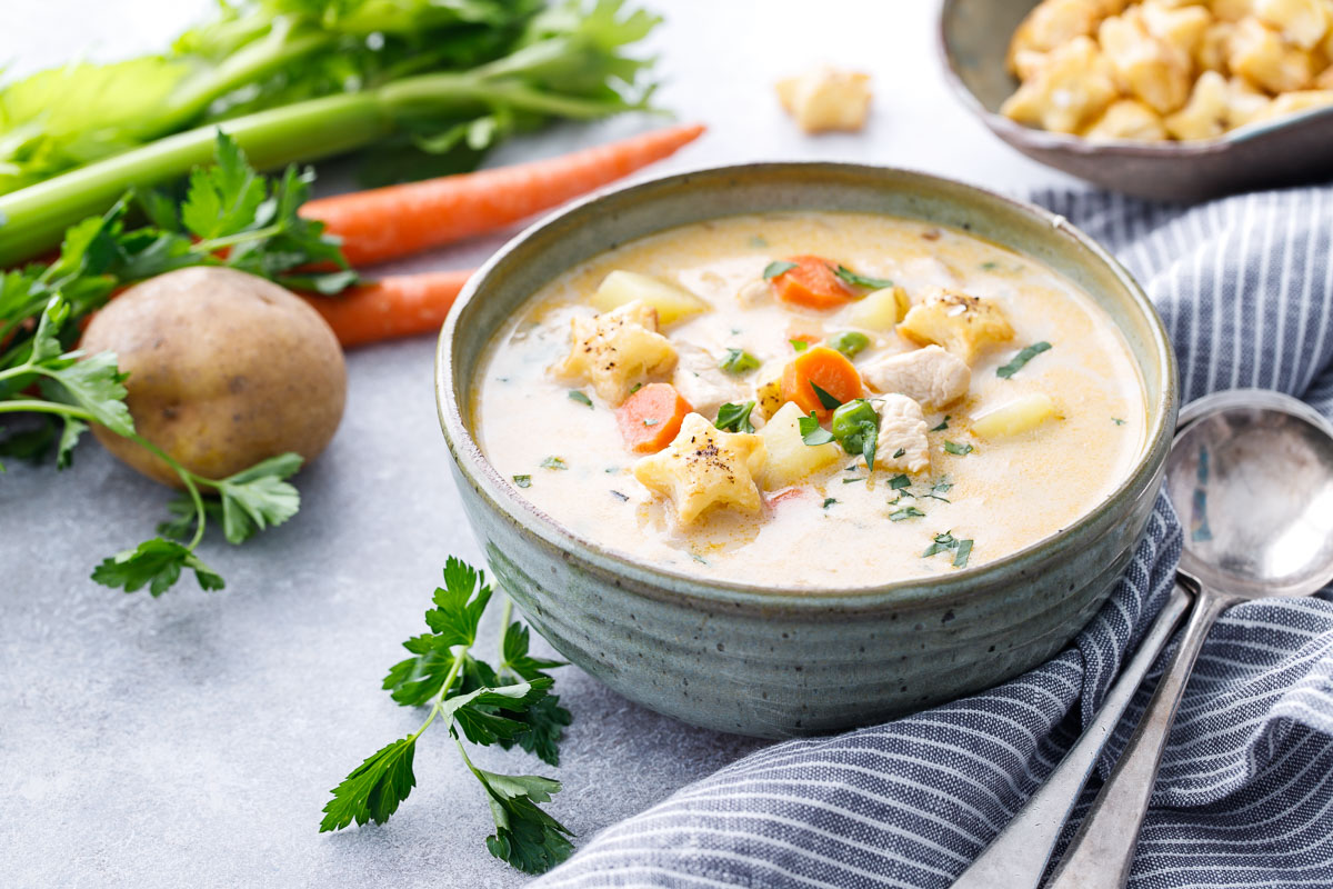 Wir lieben diese Herbstsuppe genauso wie Brühe. Sie ist sättigend und wärmend