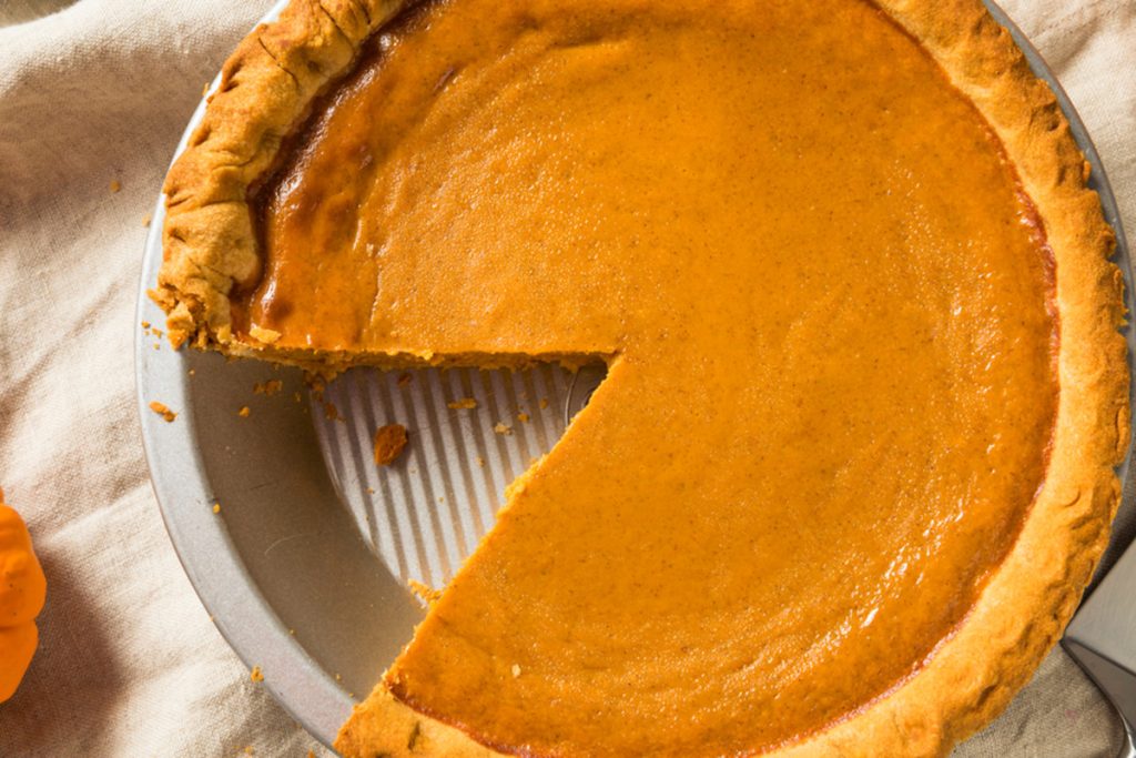 Dieses Gebäck versüßt Ihnen den Herbstbeginn. Hier ist ein sehr leckerer Kürbiskuchen, der bei den Deutschen sehr beliebt ist