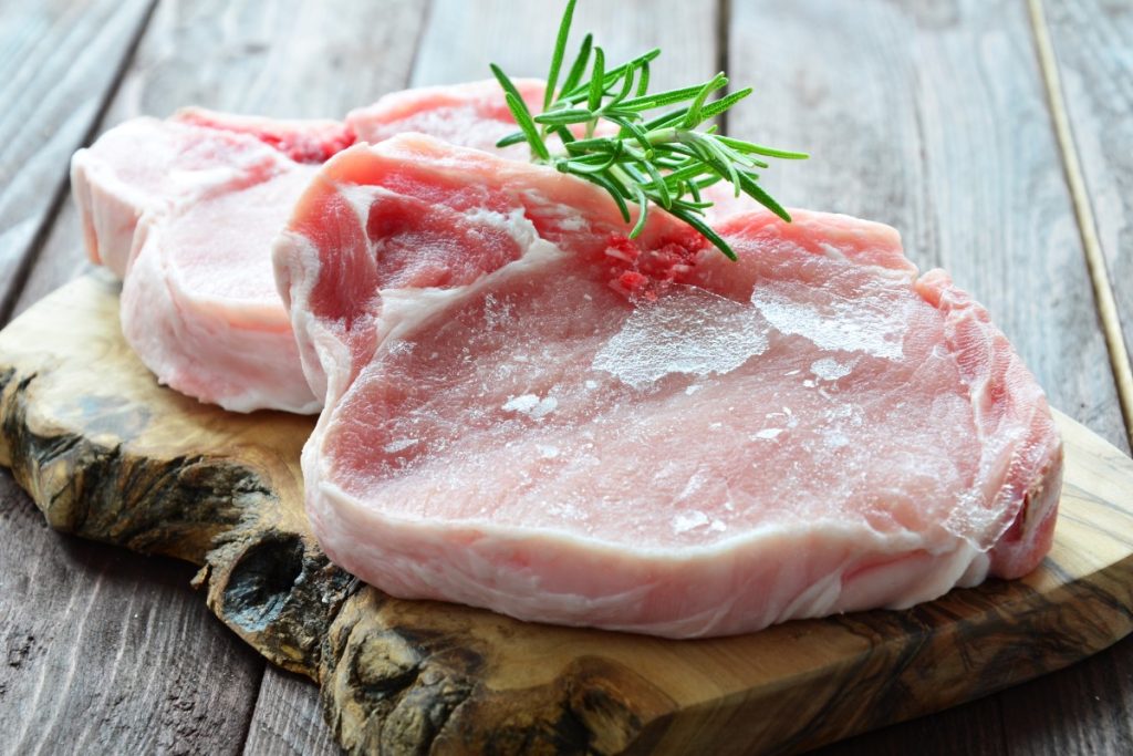 Ein deutscher Metzger gibt einen einfachen Haushaltstipp, wie man Fleisch in fünf Minuten auftauen kann: „Das Fleisch wird dabei nicht schlecht.“