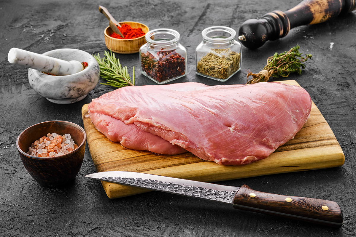 Kaufen Sie dieses Fleisch anstelle von Hühnerfleisch. Es enthält viel Eiweiß und eignet sich hervorragend für die Zubereitung köstlicher Frikadellen.