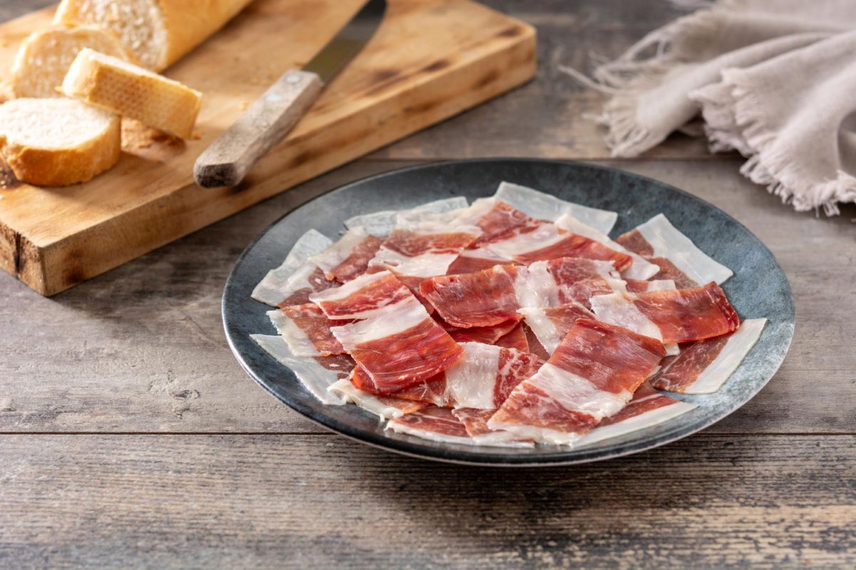 Ist es gut, den weißen Teil des Serrano-Schinkens zu essen? Ein Experte auf dem Gebiet der Gastronomie fällt sein Urteil