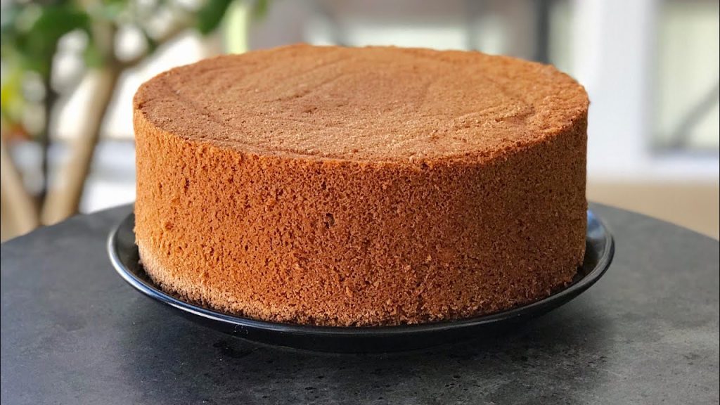 Rezept für Biskuit ohne Mehl. Das Ergebnis ist leicht, luftig und steigt bis zum Himmel