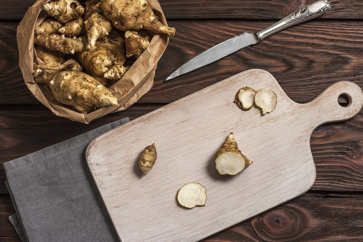 Essen Sie Topinambur statt Kartoffeln. Es hilft, den Cholesterinspiegel zu senken.