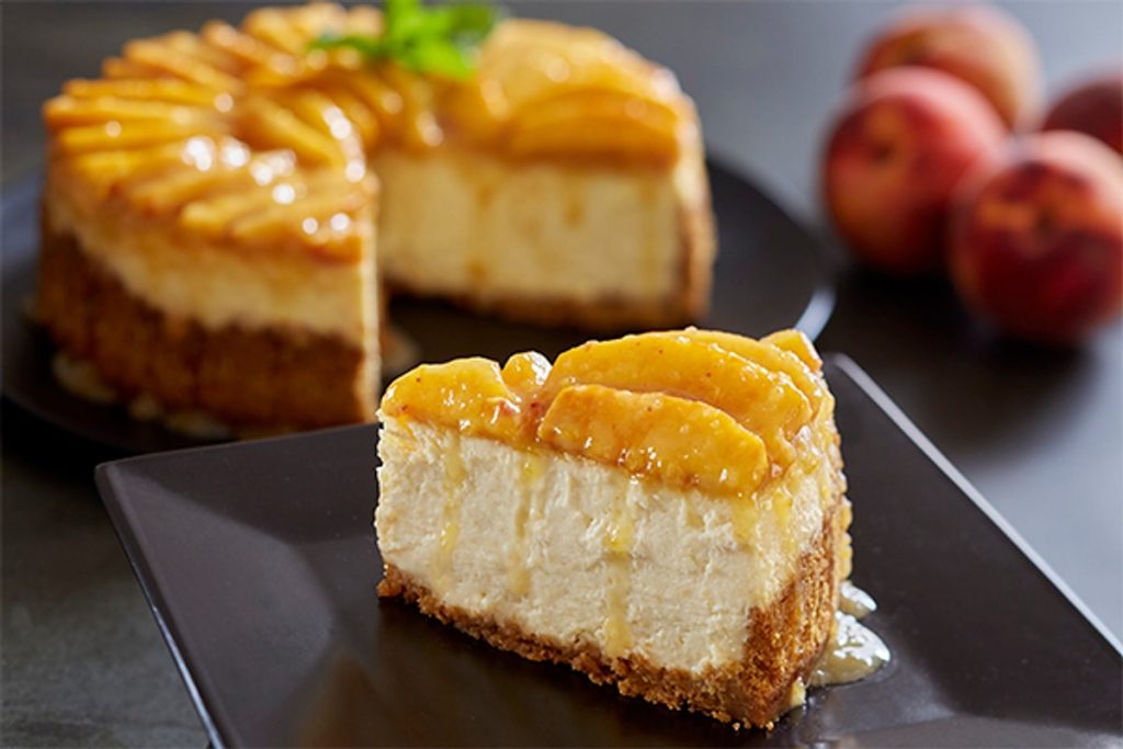 Mit diesem kalten Käsekuchen verabschiede ich mich vom Sommer. Im Herbst schmeckt dieses leichte Dessert am besten