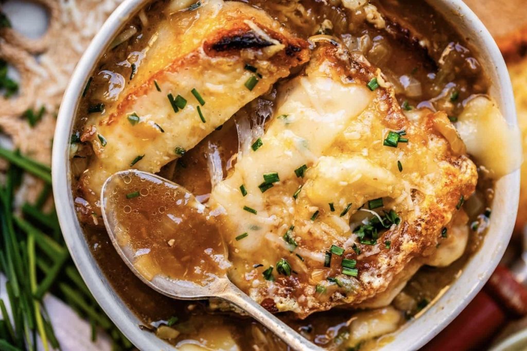 Ich habe diese Suppe als „mühelos“ bezeichnet, obwohl sie wie aus einem teuren Restaurant schmeckt. Sie enthält vor allem Herbstgemüse