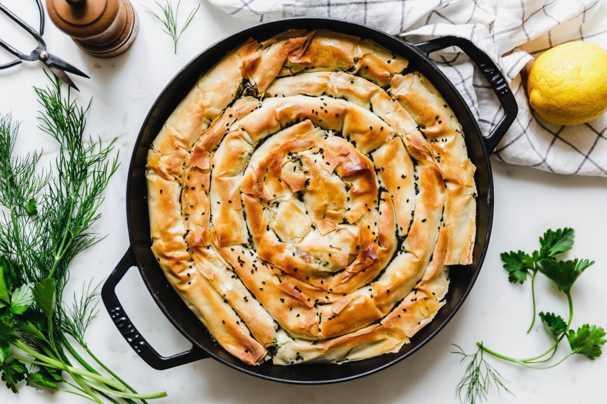Spiral-Kuchen: Ein einfaches Rezept für ein Mittagessen, das in 30 Minuten zubereitet ist