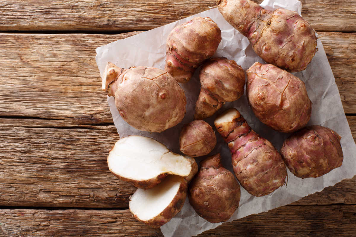 Essen Sie Topinambur statt Kartoffeln. Es hilft, den Cholesterinspiegel zu senken.