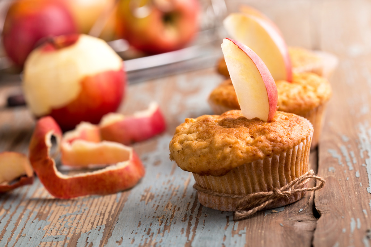 Mini-Muffins mit Äpfeln, die meine Großmutter mir gebacken hat, als ich klein war: warm und weich, wie lecker!
