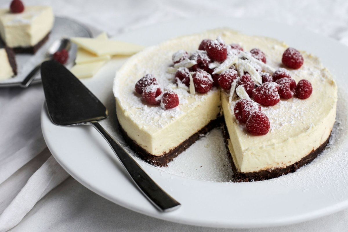 Cheesecake mit weißer Schokolade ohne Backofen: einfach und schnell zuzubereiten