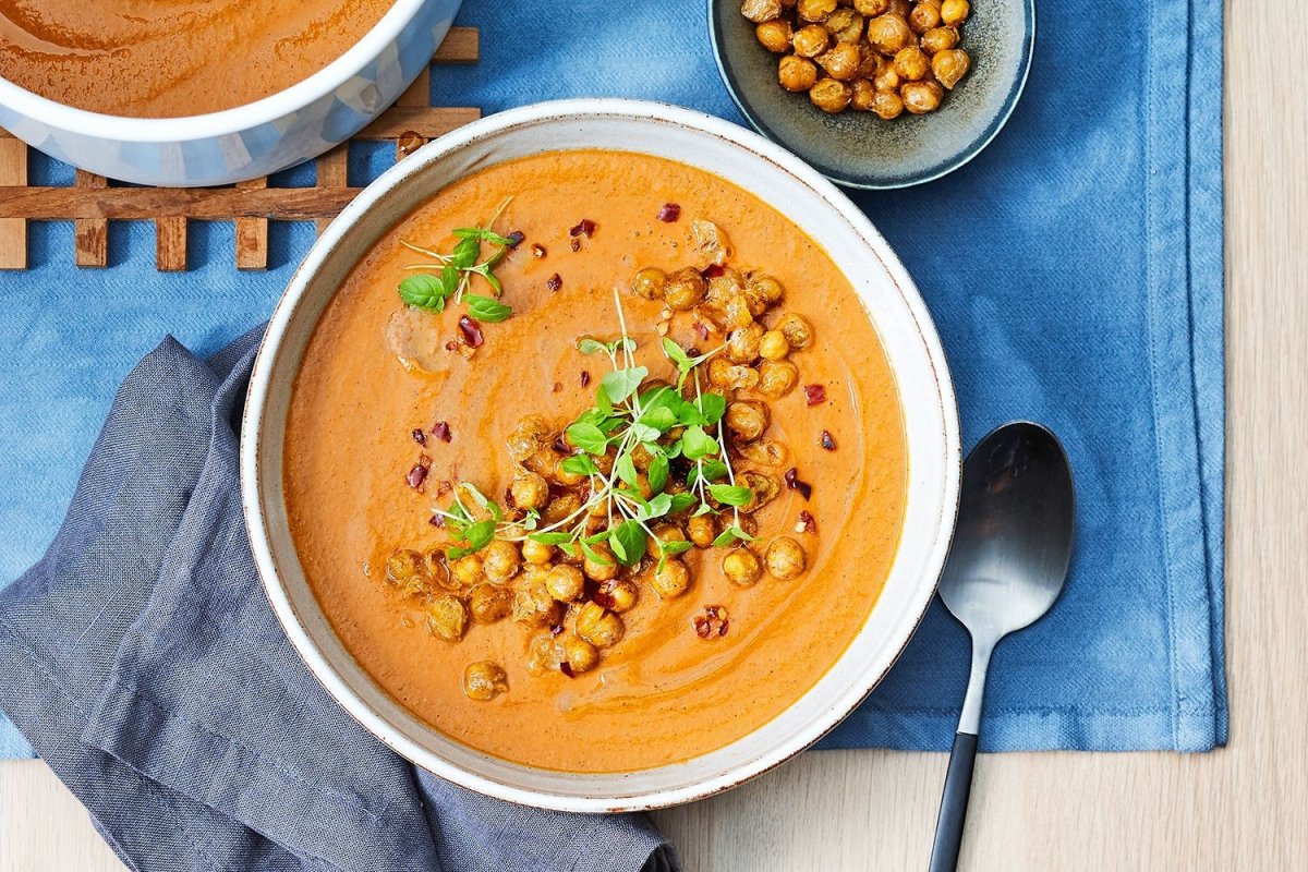 Neben Kürbis und Zucchini: fünf proteinreiche Gemüsesuppen, die ideal für den Herbst sind