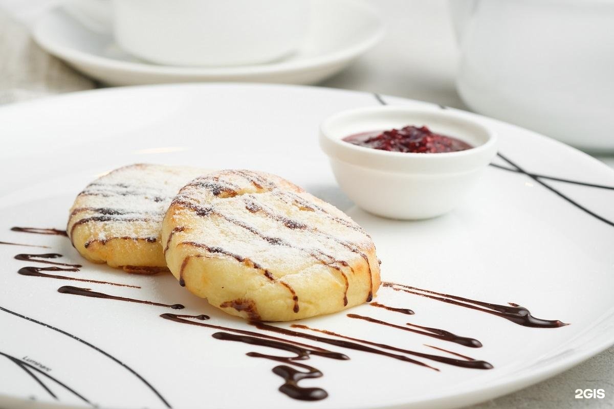Quarkpfannkuchen sind so lecker, dass es egal ist, was man dazu serviert. Sie verschwinden blitzschnell vom Tisch.