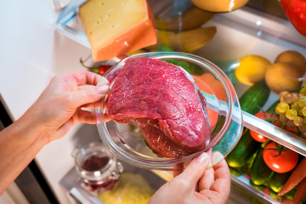 Das Geheimnis des Metzgers: Wie man frisches Fleisch fünf Tage lang im Kühlschrank aufbewahrt