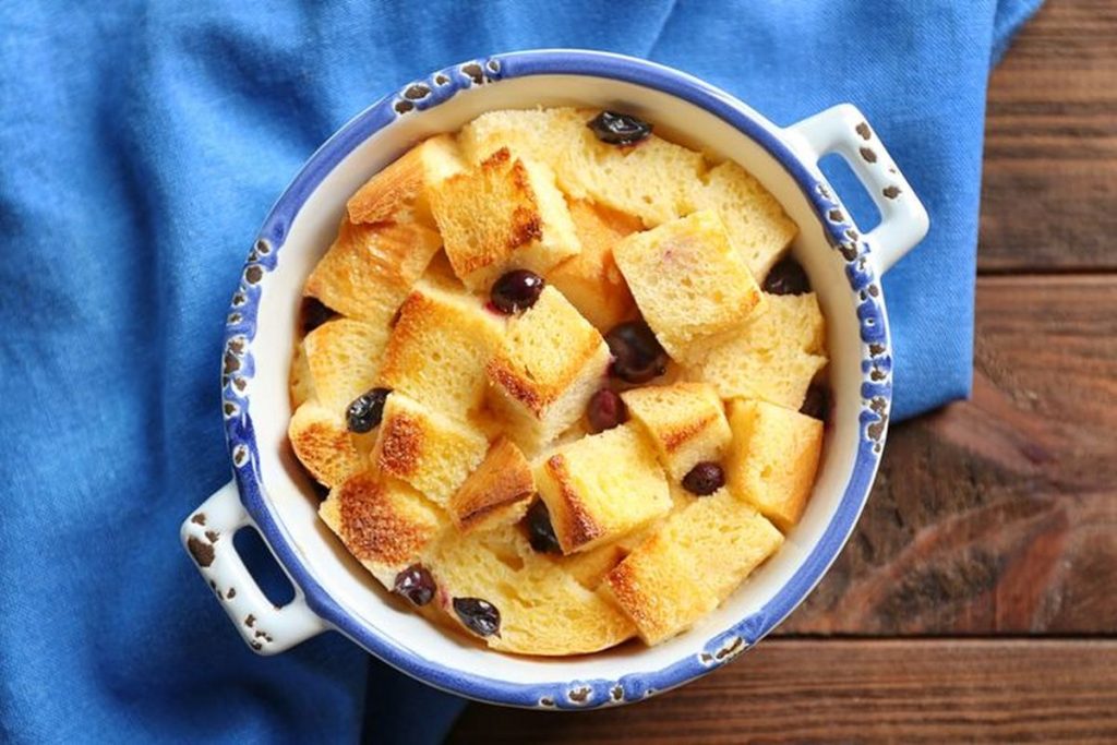 Ohne Backofen: Wie man Brotpudding zubereitet, einfach und in weniger als 15 Minuten