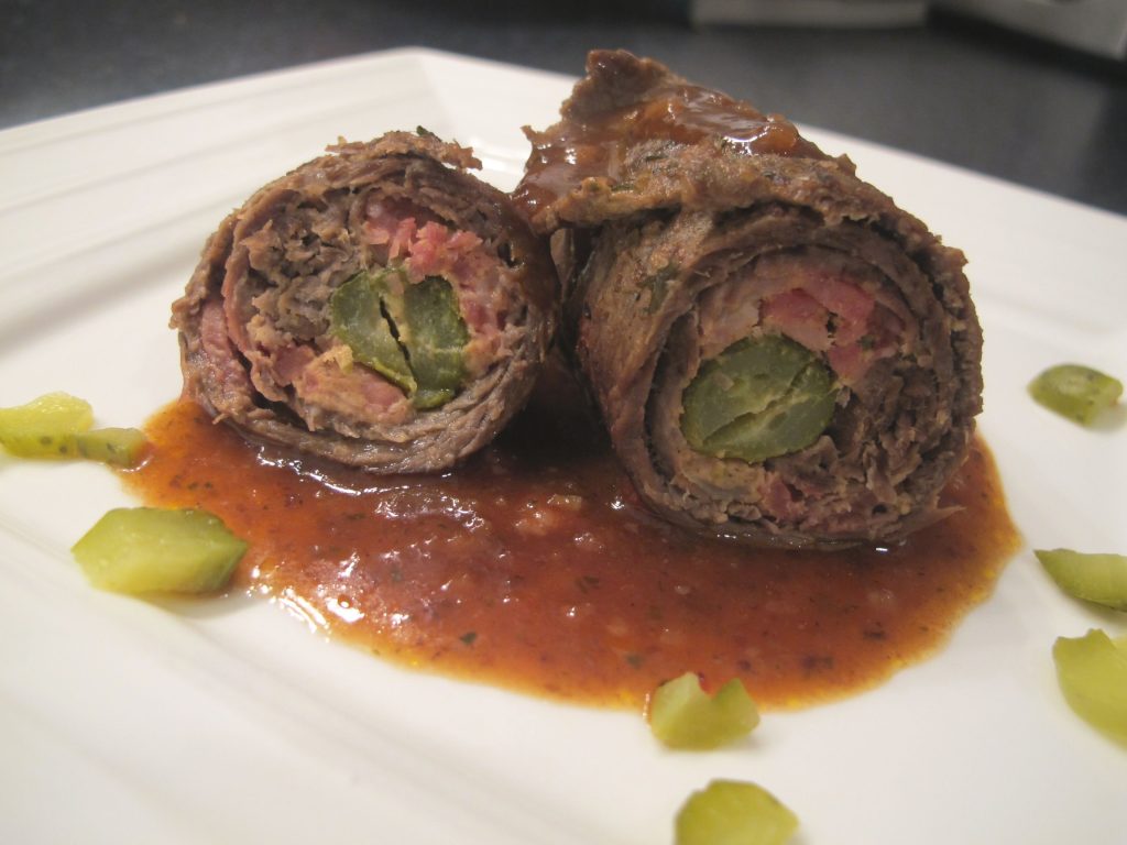 Saftige Rouladen aus Hackfleisch. Ein einfaches und schnelles Rezept für das Mittagessen