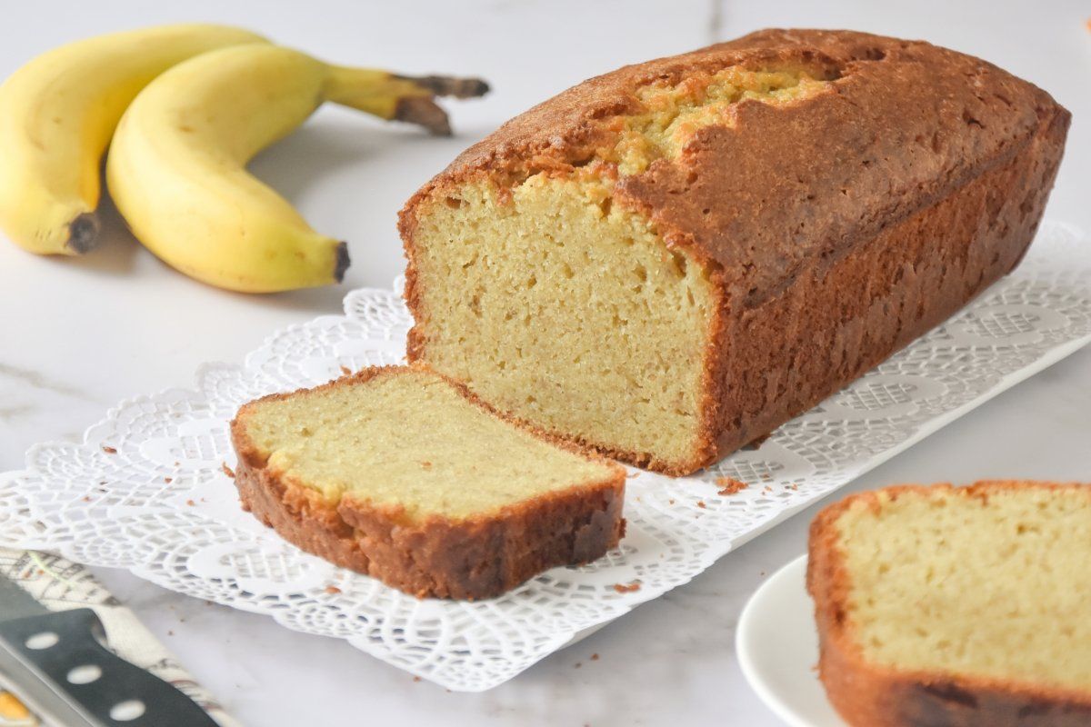 Gluten- und zuckerfrei: Wie man einen gesunden, saftigen Bananenkuchen backt