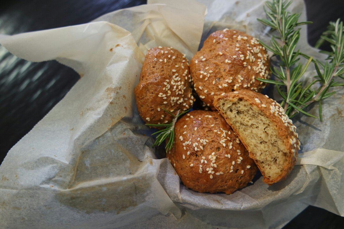 Sie werden nicht glauben, wie einfach es ist, knusprige Brötchen ohne Mehl zuzubereiten – das perfekte Frühstück in 30 Minuten