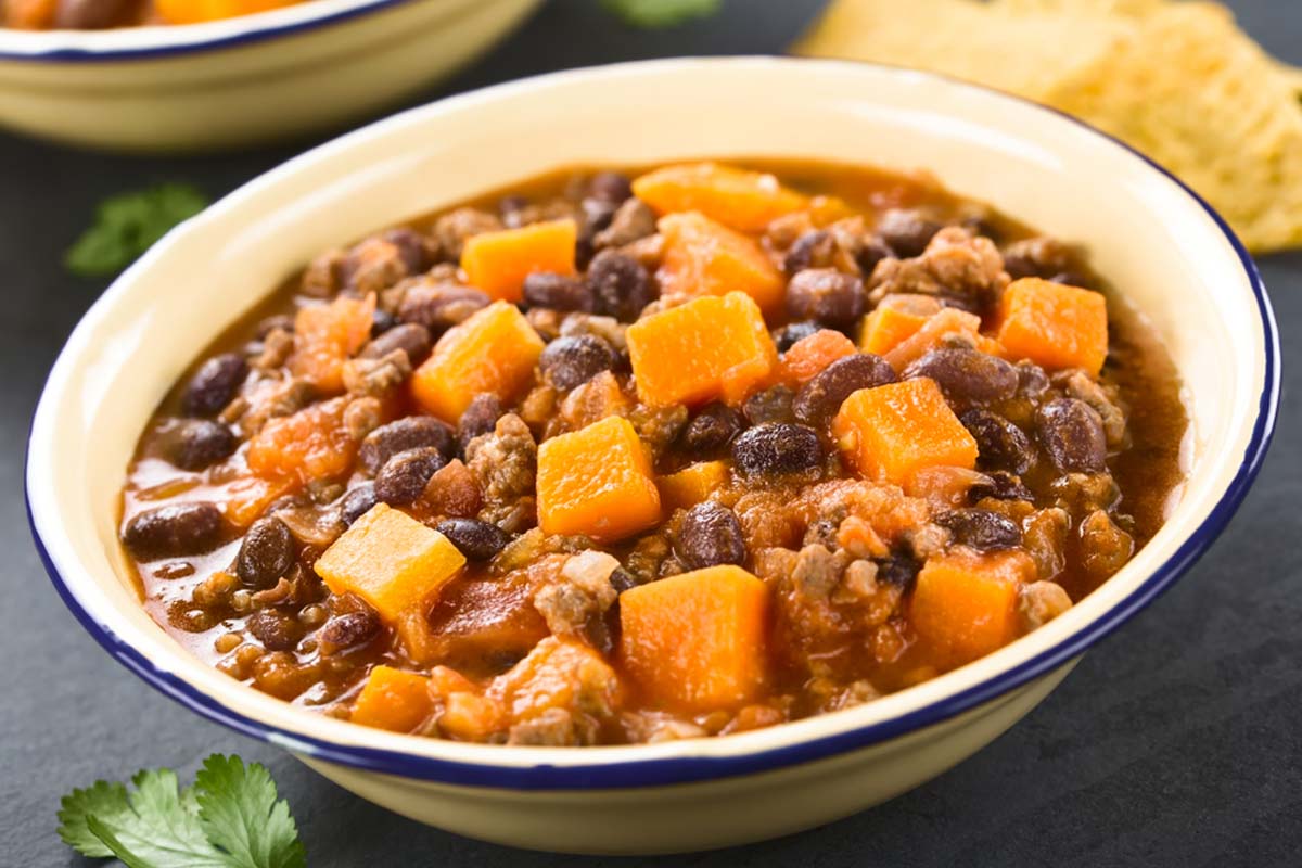 Ich füge zwei Zutaten zum Ragout hinzu. In dieser Variante wird es noch leckerer