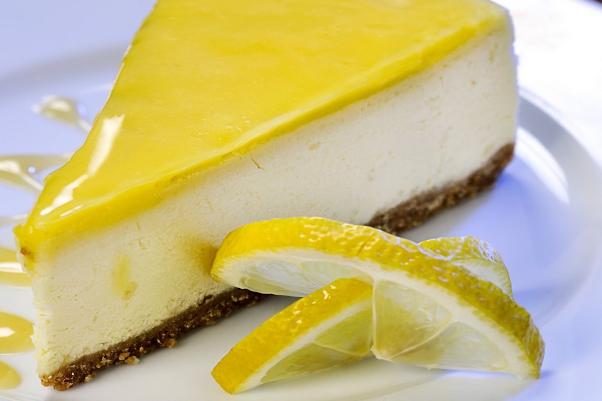 Wie man einen köstlichen Zitronen-Cheesecake ohne Backofen zubereitet