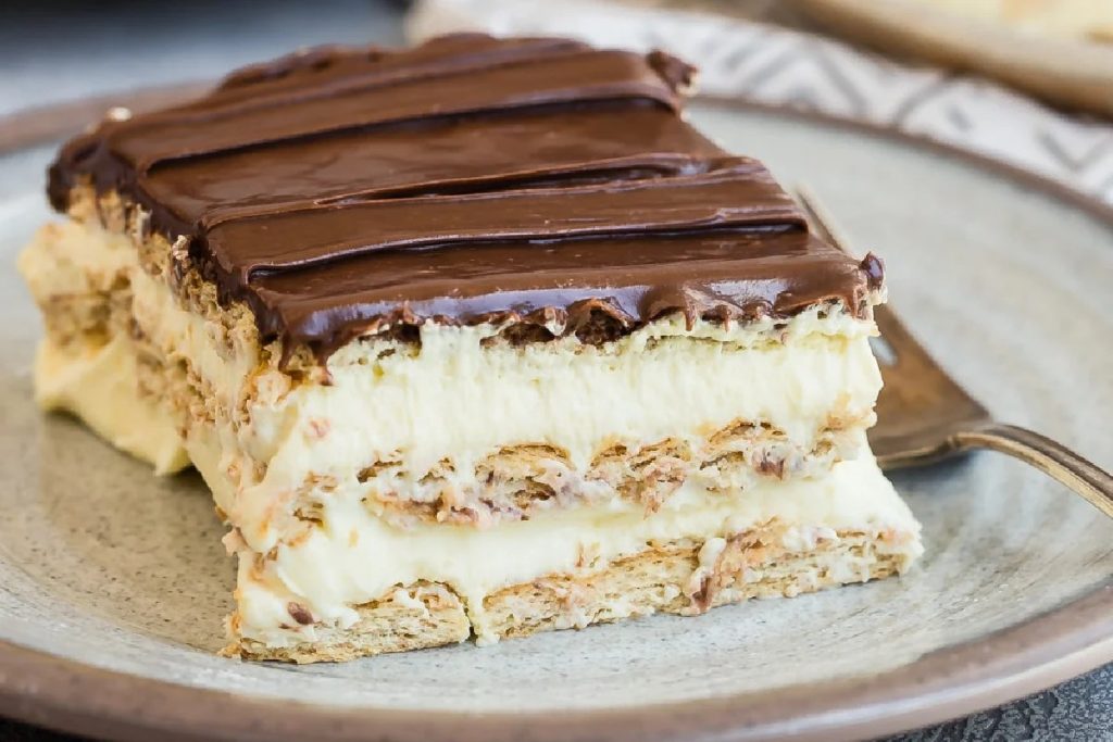 Der Puddingkuchen ist der Hit meiner Mutter. Jedes Mal, wenn sie ihn zubereitete, habe ich die Creme aus der Schüssel geleckt.