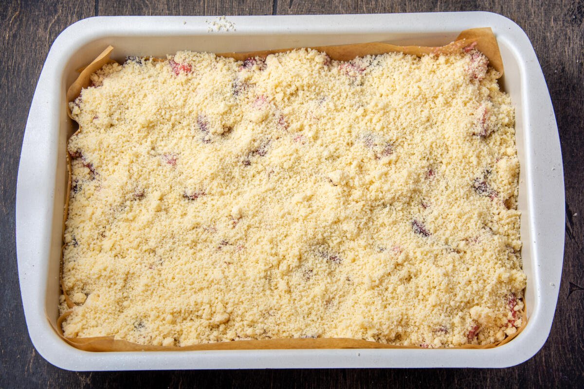 Mischen, backen und genießen! Backen Sie den einfachsten Pflaumenkuchen. Die perfekte Leckerei ohne großen Aufwand