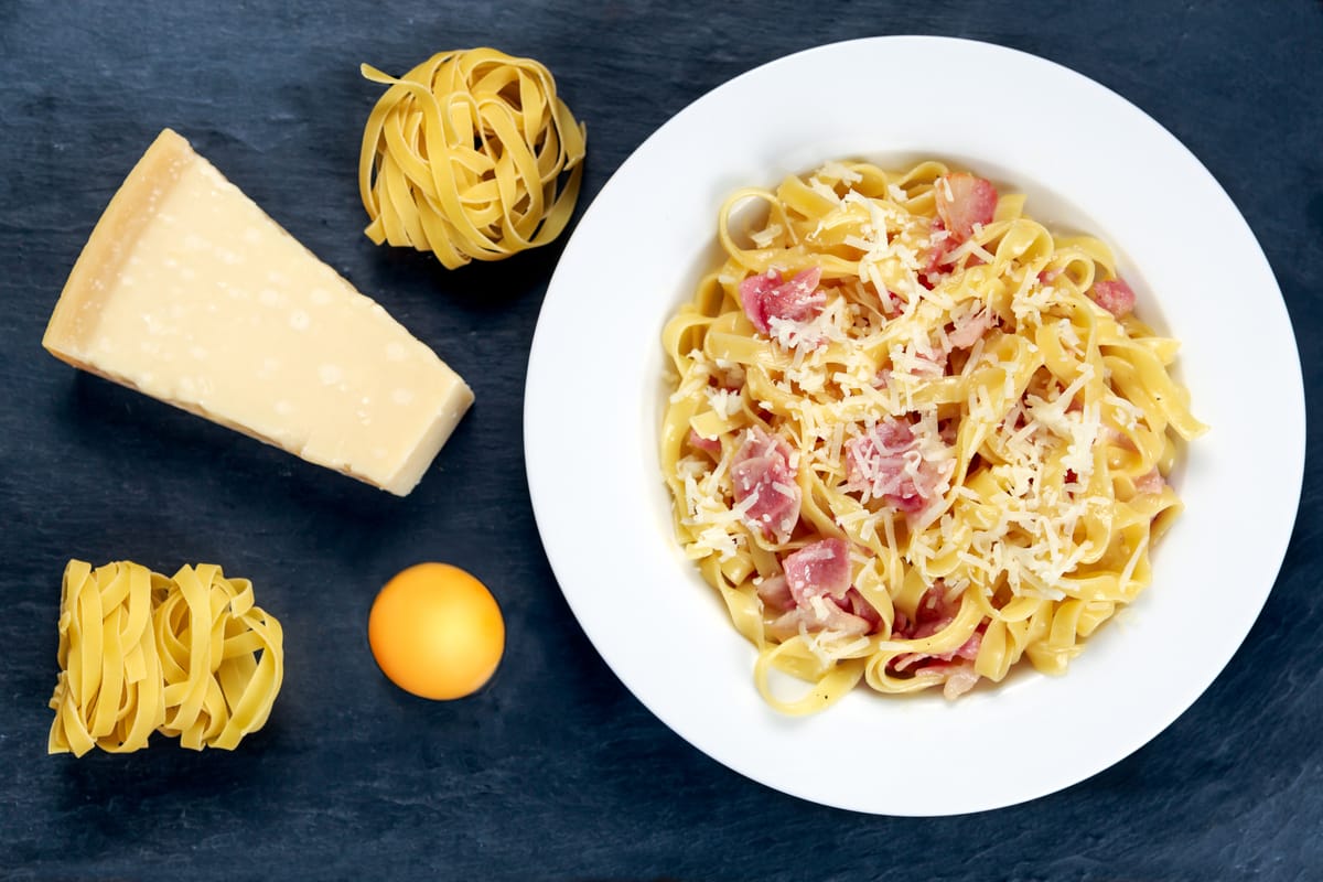 Fettuccine alla Papalina, ein römisches Rezept mit Variationen