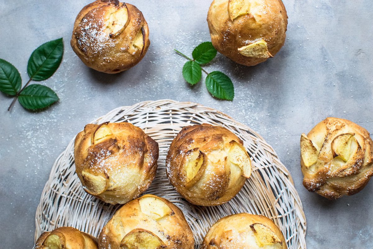 Mini-Muffins mit Äpfeln, die meine Großmutter mir gebacken hat, als ich klein war: warm und weich, wie lecker!