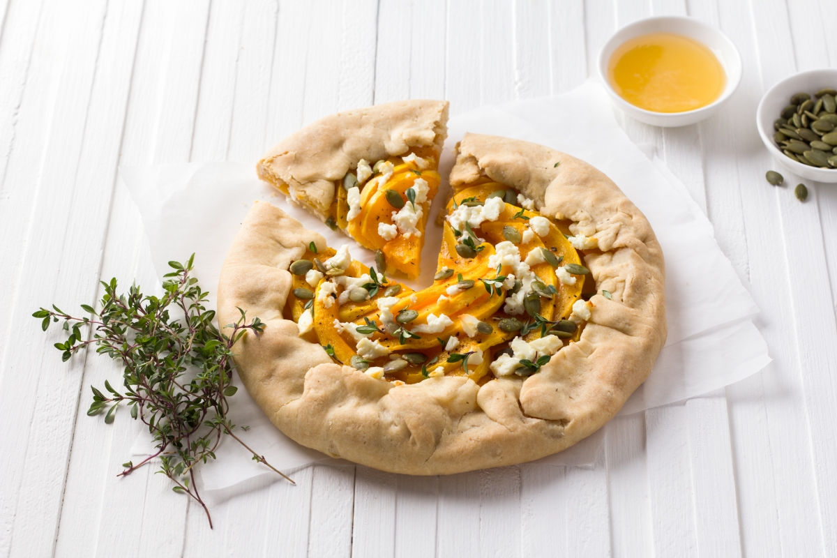 Ich backe saisonales Gemüse in knusprigem Teig. Das Ergebnis ist eine elegante Galette.
