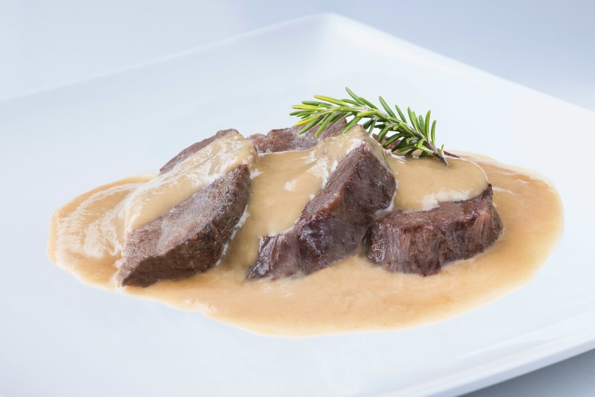 Es ist eine der magersten Arten von rotem Fleisch, aber es ist nicht sehr beliebt. Es wird bei Gelenkschmerzen und Anämie empfohlen.