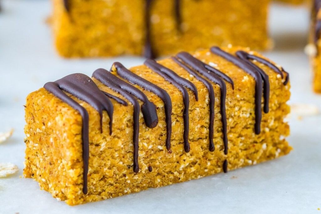 Ich bereite gesunde Riegel ohne Backen und ohne ein Gramm Mehl zu. Die Hauptzutat ist eine Überraschung