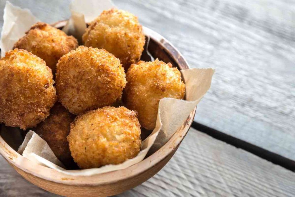 Hausgemachte Reis-Kroketten: goldbraun, knusprig und köstlich