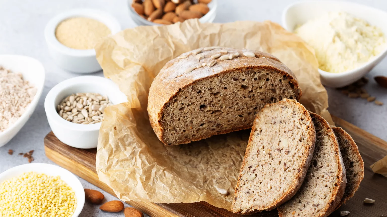 Keto-Brot ohne Kohlenhydrate? Finden Sie heraus, welches Mehl Sie wählen sollten!