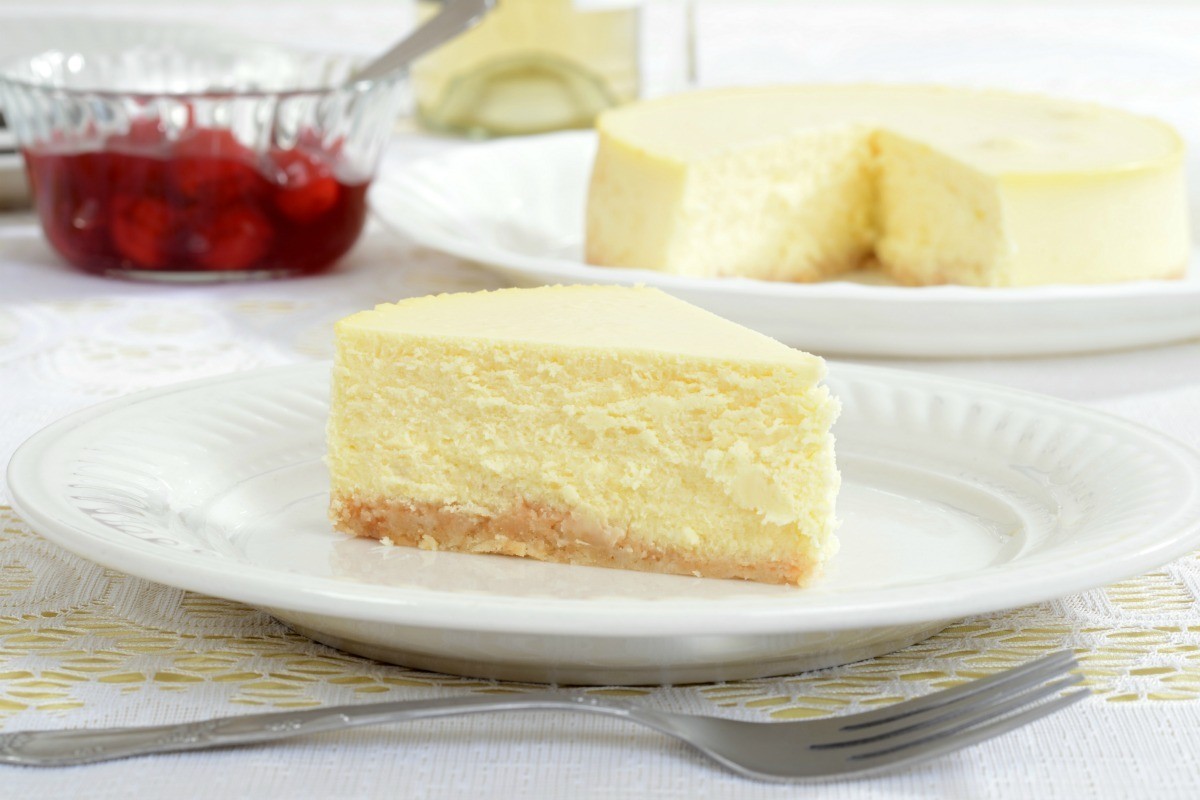 Cheesecake mit weißer Schokolade ohne Backofen: einfach und schnell zuzubereiten