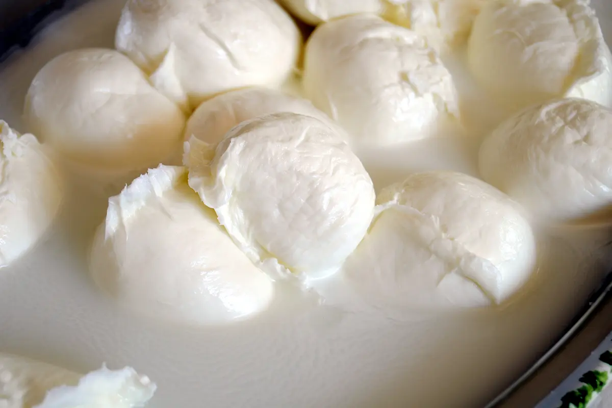 Das Wasser aus Mozzarella ist pures Gold: Wie man es nutzen und nicht mehr verschwenden kann