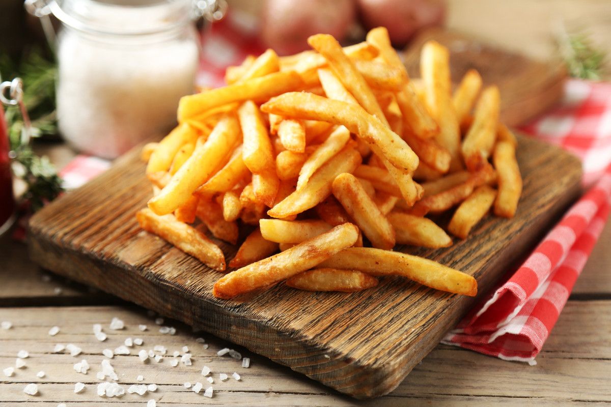 Geben Sie vor dem Braten etwas davon ins Öl. Die Pommes frites werden goldbraun und knusprig wie nie zuvor.