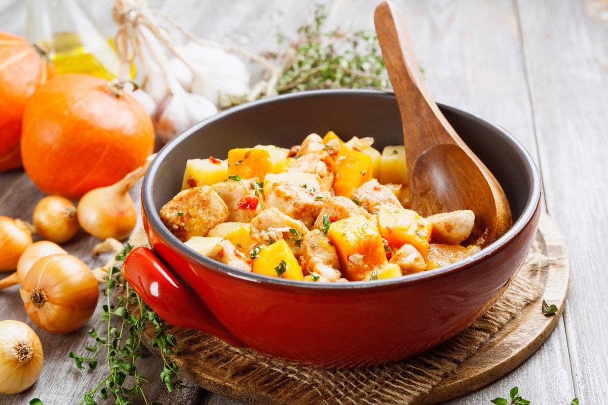 Herbsthit: Ragout mit Fleisch und Gemüse oder vegetarische Variante mit Kichererbsen – das perfekte Gericht für zwei Tage