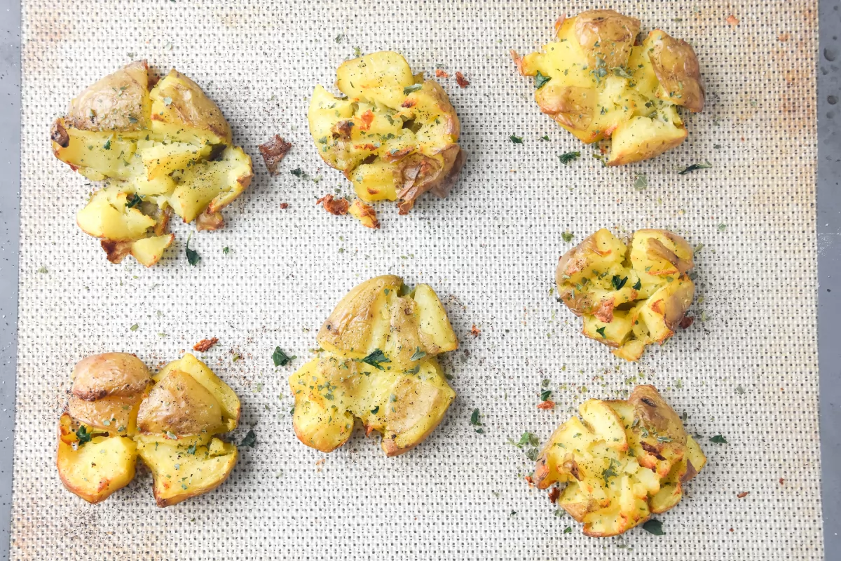 Gebackene Kartoffeln, die sehr einfach zuzubereiten sind und unglaublich lecker schmecken