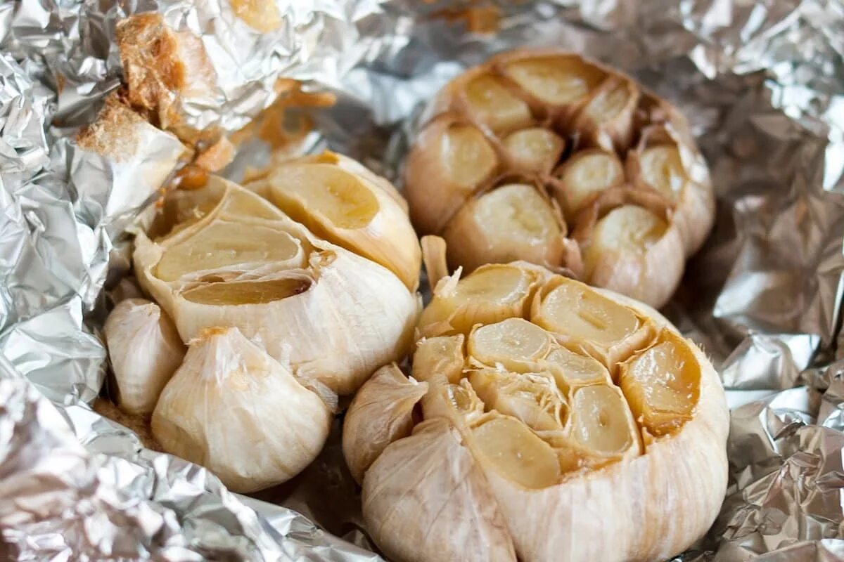 Nehmen Sie Knoblauch und Bohnen. Sie werden eine solche Brotaufstrich zubereiten, dass Sie Wurst und Käse vergessen werden