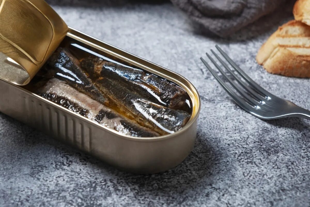 Sie ähnelt der Sardine, ist jedoch weniger bekannt: Dieser kleine Fisch ist dennoch reich an Proteinen.