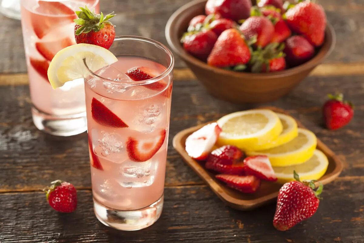 Ohne Zucker: Wie man Erdbeerlimonade mit einer geheimen Zutat zubereitet, die den Geschmack verstärkt