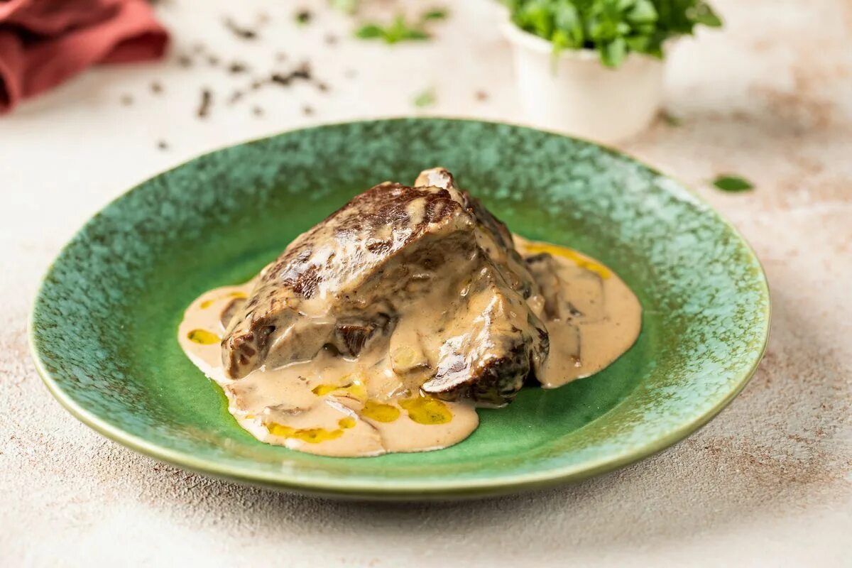 Es ist eine der magersten Arten von rotem Fleisch, aber es ist nicht sehr beliebt. Es wird bei Gelenkschmerzen und Anämie empfohlen.